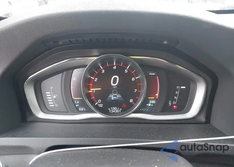 2016 Volvo S60 Cross Country T5 Platinum z USA, uszkodzony, nr VIN YV4612UM4G2000529